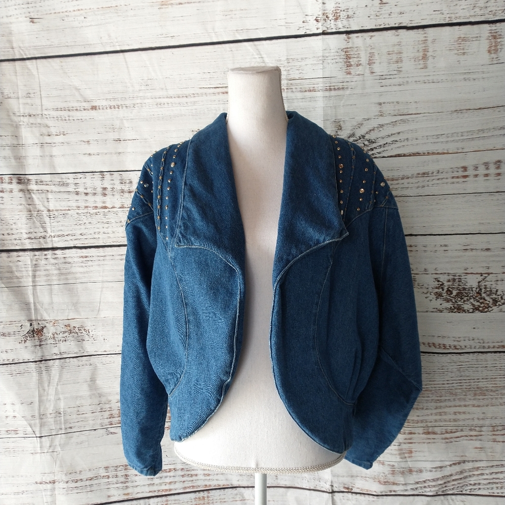 Gabby & Claudia Women’s large Vintage Jean Jacket.     E